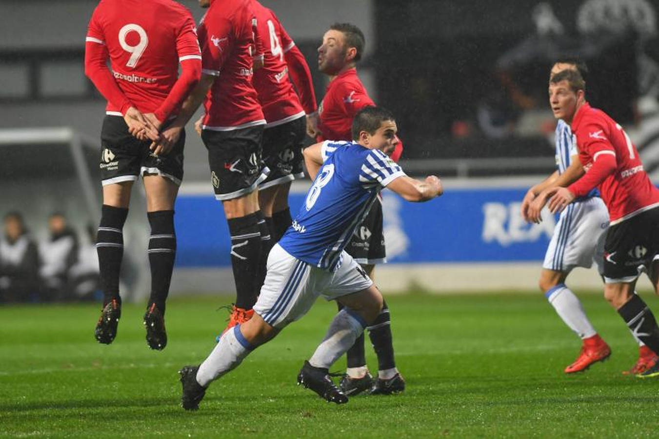 Un gol de Capilla permite a los de Alguacil meterse en puestos de play-off de ascenso.