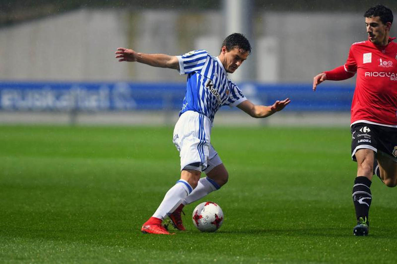 Un gol de Capilla permite a los de Alguacil meterse en puestos de play-off de ascenso.