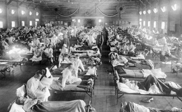 Hospital de urgencia levantado en Kansas (Estados Unidos) para tratar la llamada gripe española.