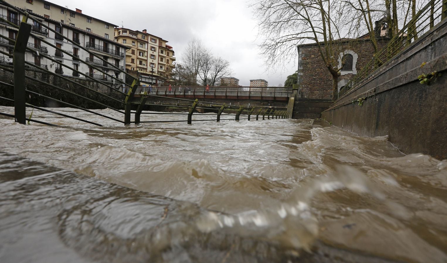 Inundaciones puntuales de los ríos guipuzcoanos tras las intensas lluvias de los últimos días. 
