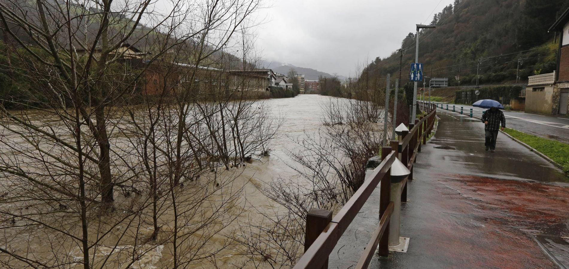 Inundaciones puntuales de los ríos guipuzcoanos tras las intensas lluvias de los últimos días. 