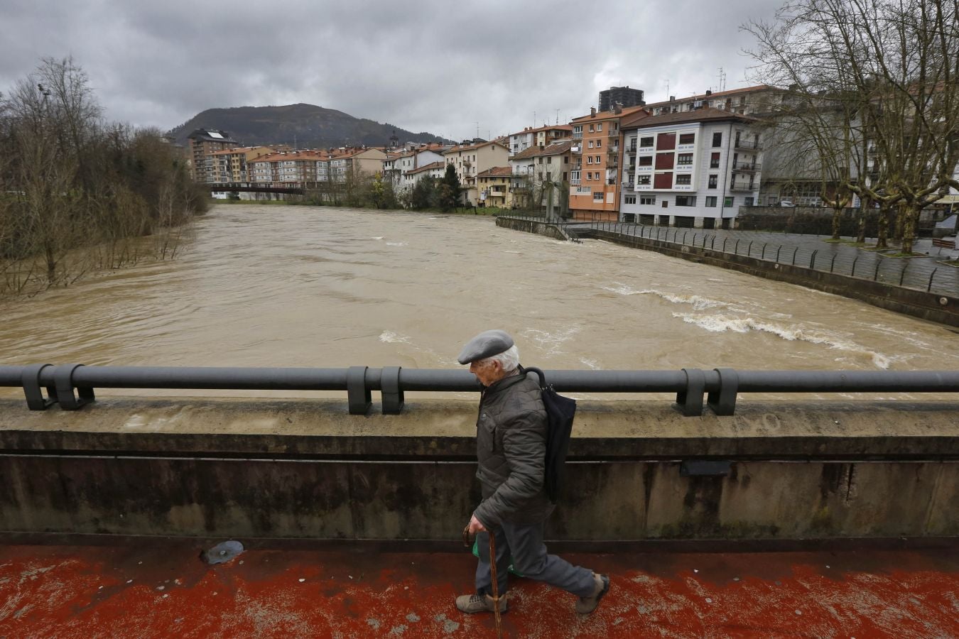 Inundaciones puntuales de los ríos guipuzcoanos tras las intensas lluvias de los últimos días. 