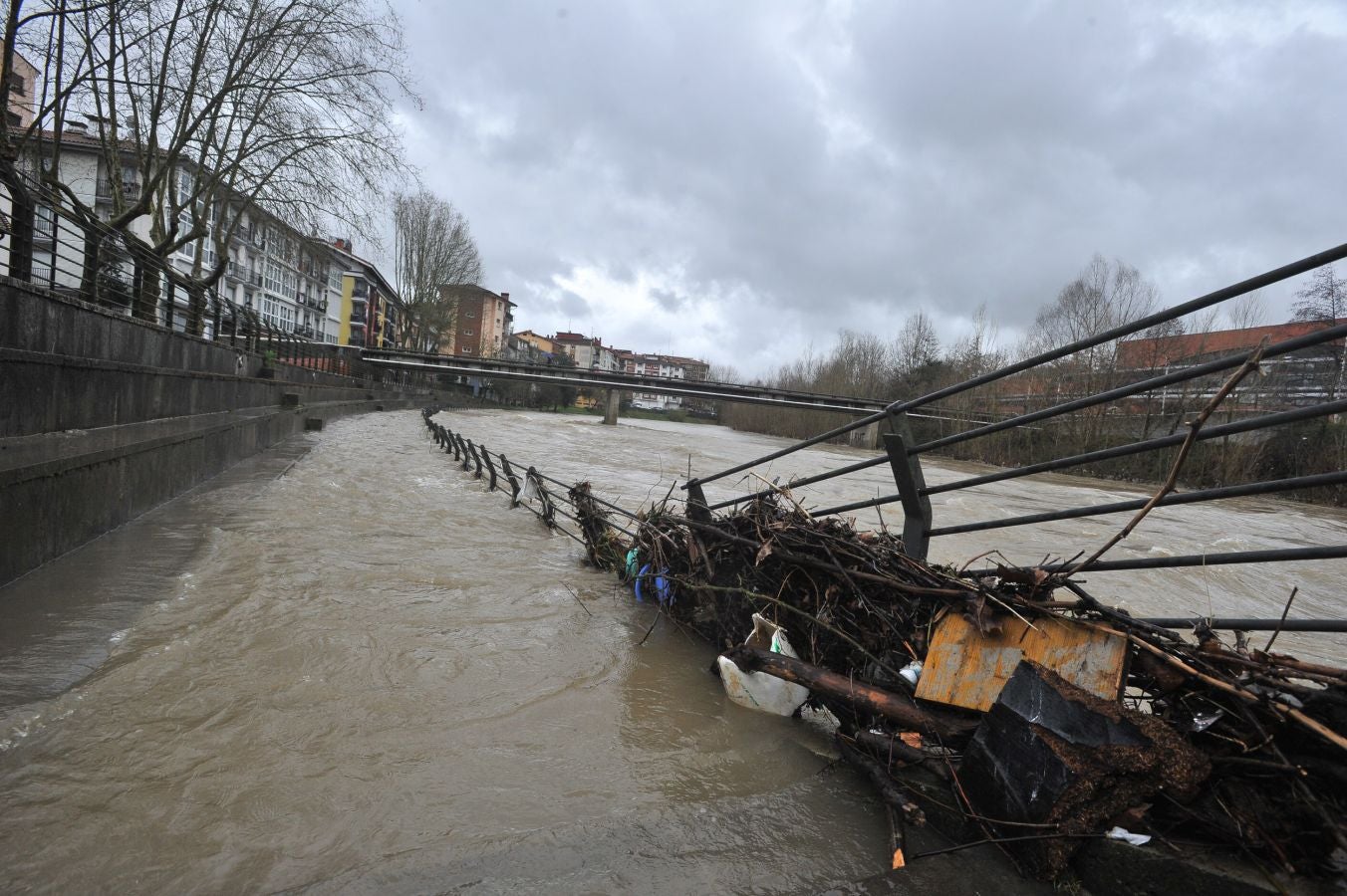 Inundaciones puntuales de los ríos guipuzcoanos tras las intensas lluvias de los últimos días. 