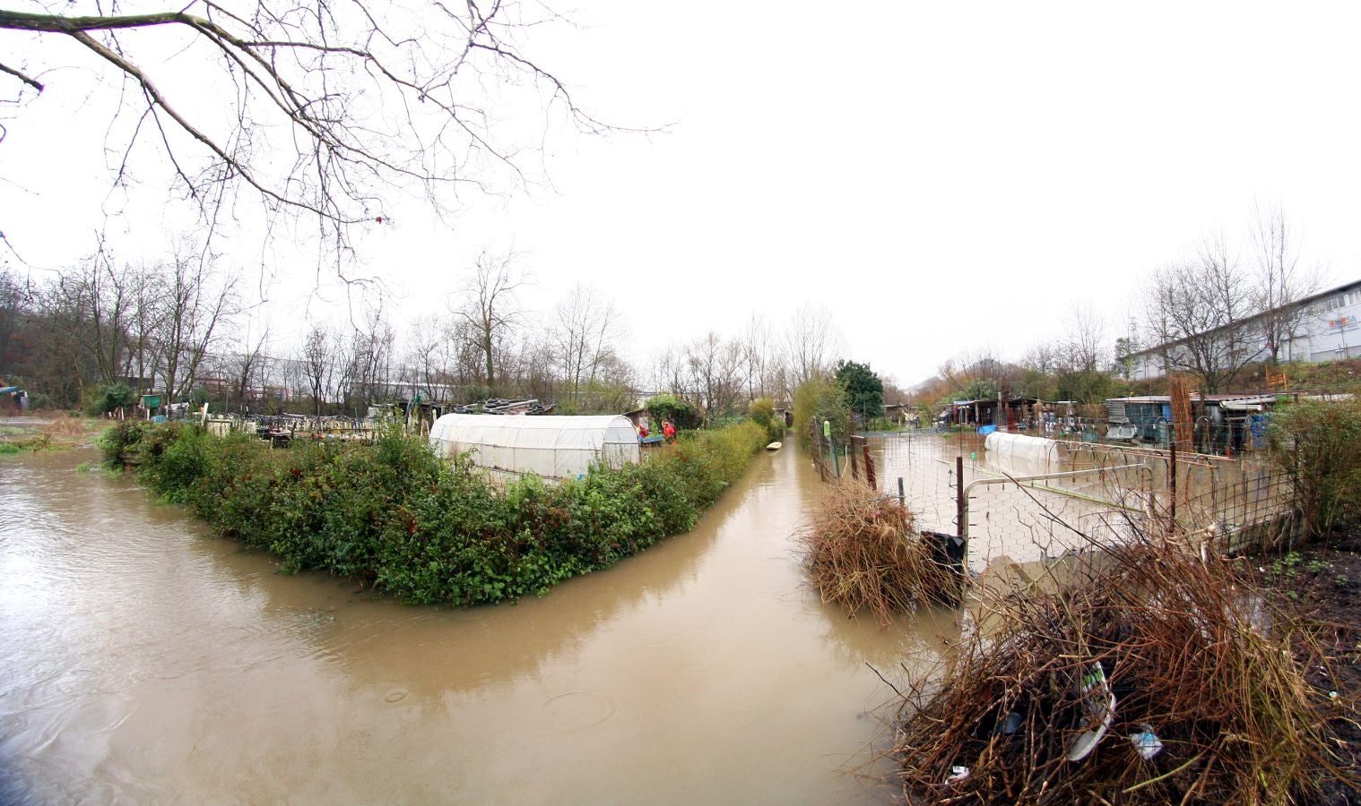 Inundaciones puntuales de los ríos guipuzcoanos tras las intensas lluvias de los últimos días. 