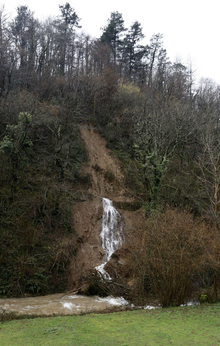 Inundaciones puntuales de los ríos guipuzcoanos tras las intensas lluvias de los últimos días. 