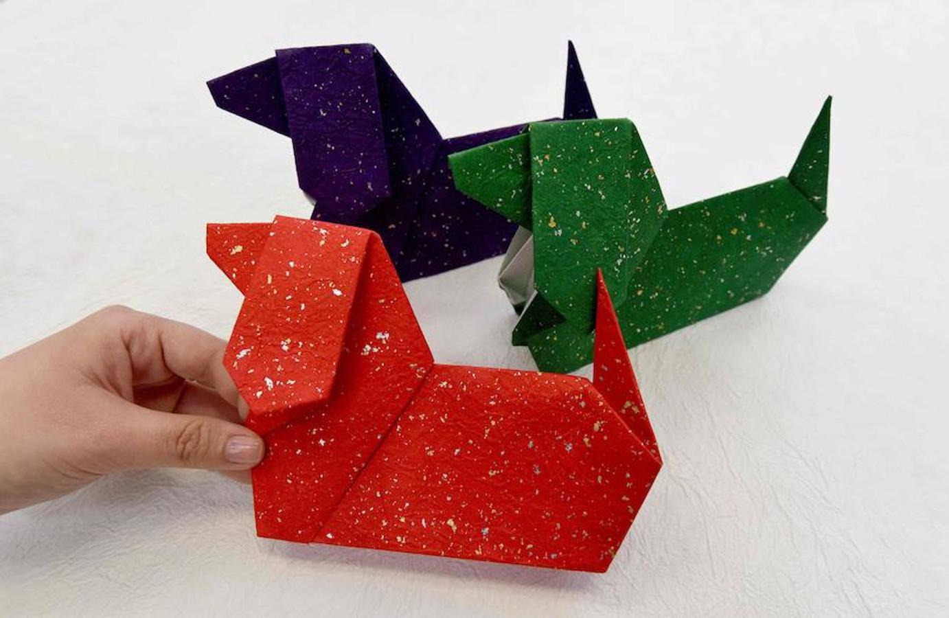 La papiroflexia o origami es el arte Japonés por excelencia, y la galería Origami Kaikan se centra exclusivamente a él. Este centro de exposiciones y taller de la papiroflexia es de entrada gratuita y dispone de una galería, tienda y clases de origami. Si alguien quiere asistir a sus cursos deberá pagar por cada clase.