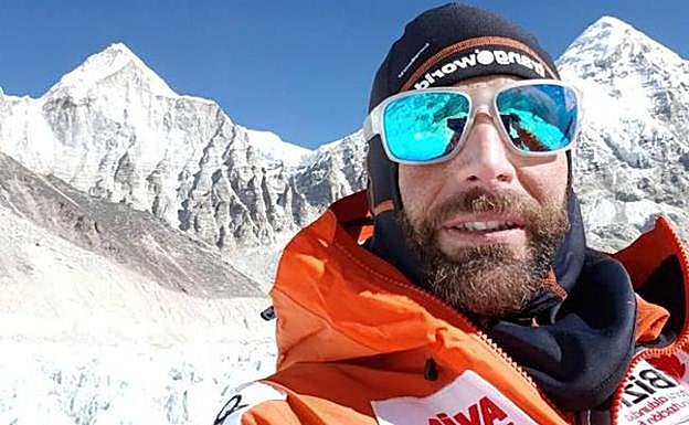 Alex Txikon llega al campo 2 del Everest