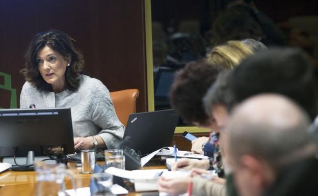 Beatriz Artolazabal en la comisión parlamentaria. 