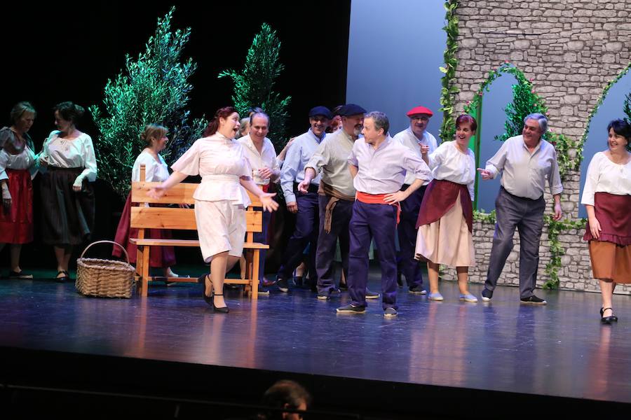 El género de la zarzuela regresa al teatro Victoria Eugenia esta noche con la obra ‘Sor Navarra’, escrita por Federico Moreno Torroba y que la compañía Sasibill ha recuperado en homenaje a Pepita Embil, de quien hoy se cumple el centenario de su nacimiento. 