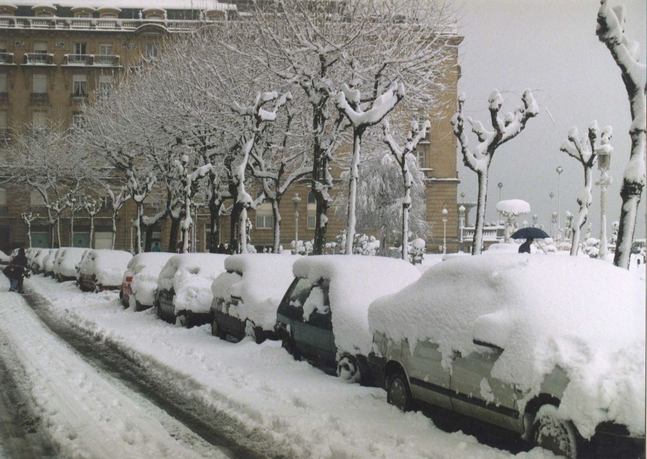 A primeras horas de la mañana del 20 de febrero de 1996 la nieve comenzó a caer sobre San Sebastián. Todo empeoró al día siguiente