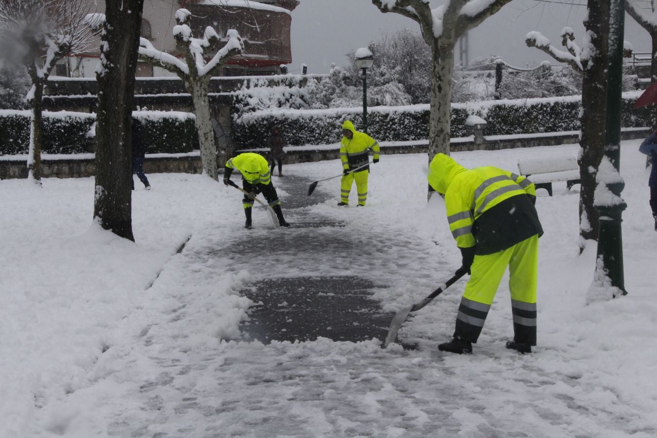 Fotos: Deba amanece nevada