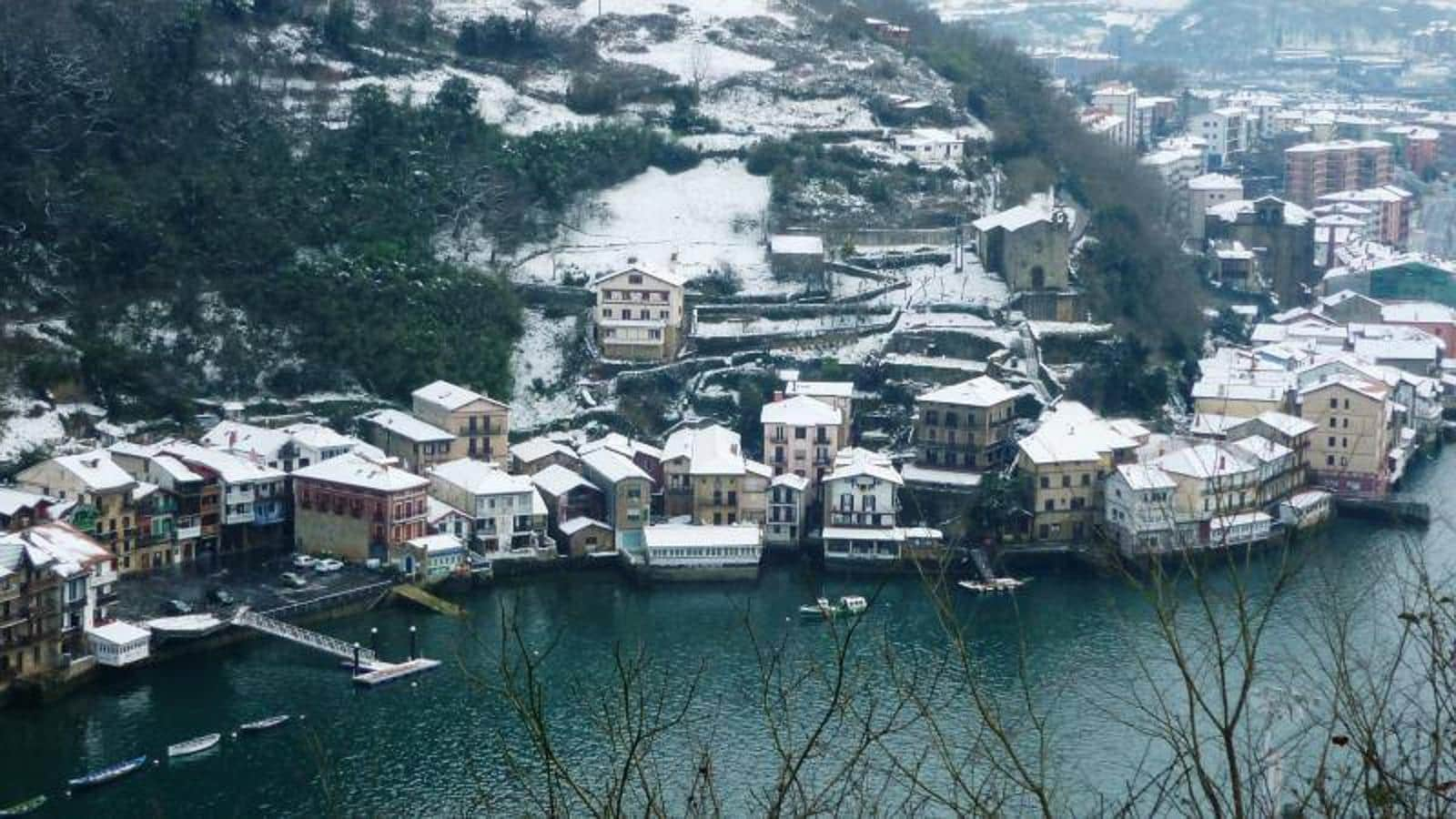 La nieve ha dejado bonitas estampas de Pasaia