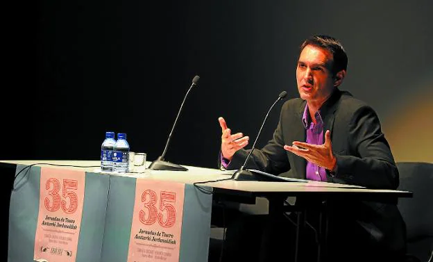 Coliseo. Juan Carlos Rubio ofreció la conferencia de apertura de las Jornadas 2012.