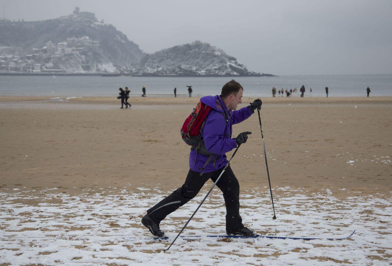 Las precipitaciones han generado muchos problemas de circulación a la vez que ha dejado bonitas estampas