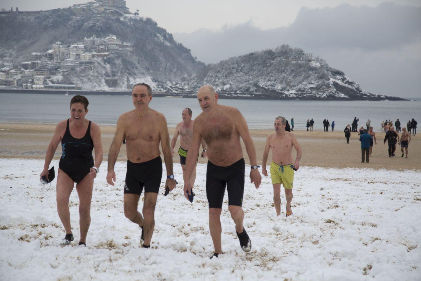 Las precipitaciones han generado muchos problemas de circulación a la vez que ha dejado bonitas estampas