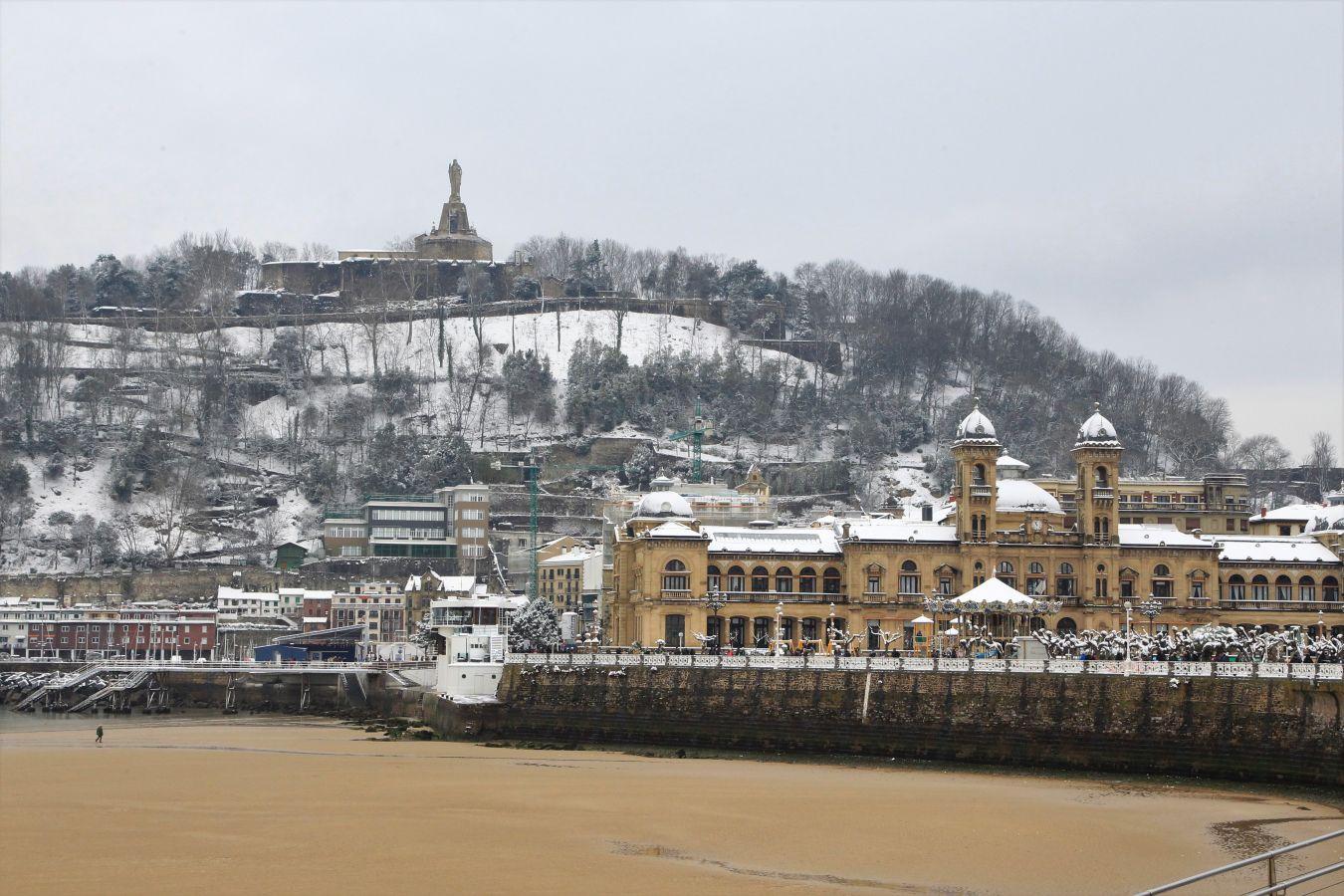 Las precipitaciones han generado muchos problemas de circulación a la vez que ha dejado bonitas estampas
