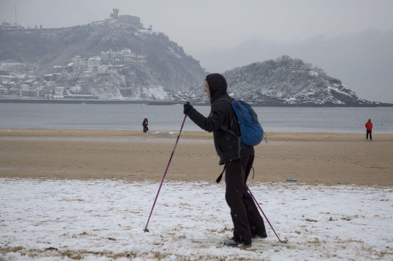 Las precipitaciones han generado muchos problemas de circulación a la vez que ha dejado bonitas estampas