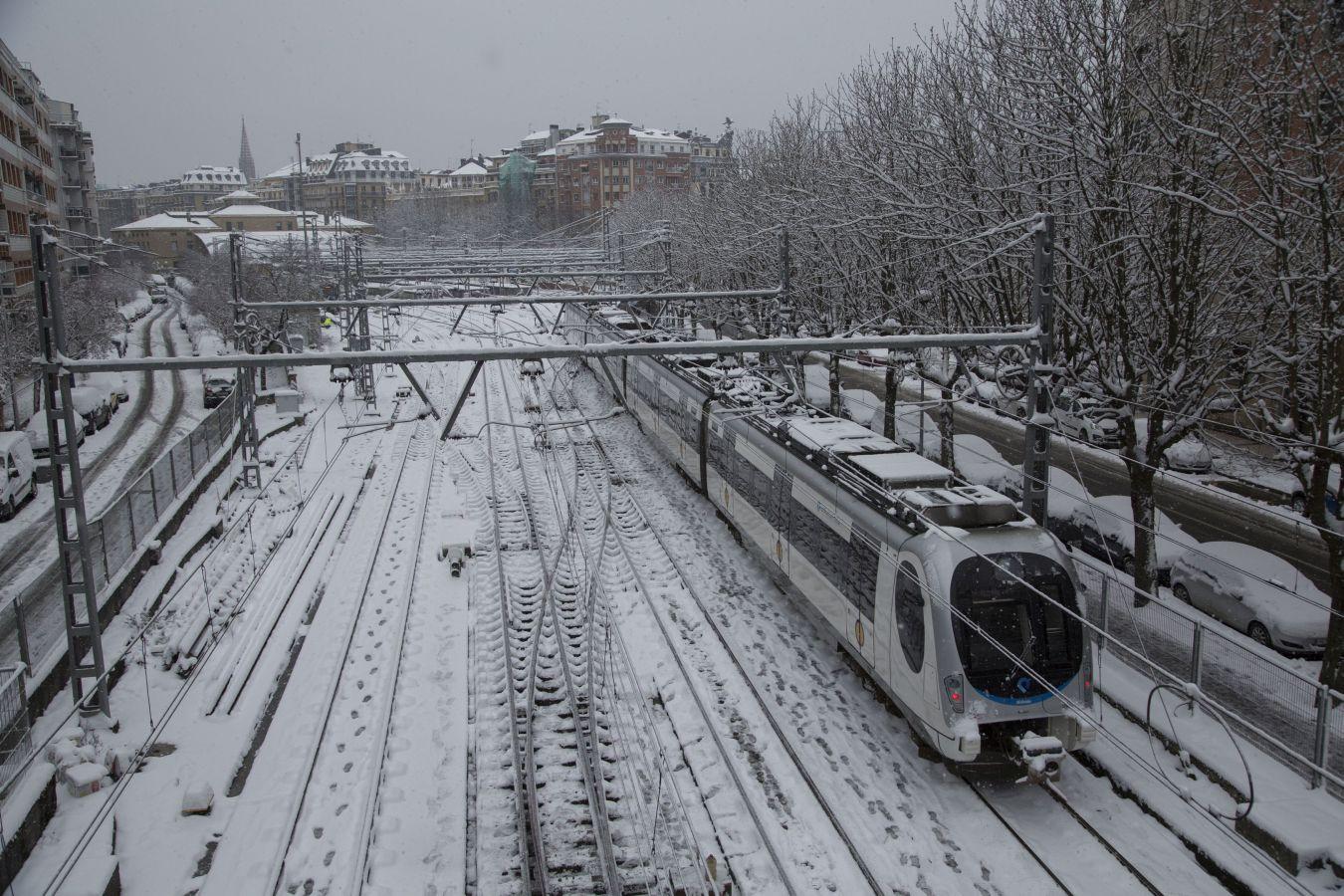 Las precipitaciones han generado muchos problemas de circulación a la vez que ha dejado bonitas estampas