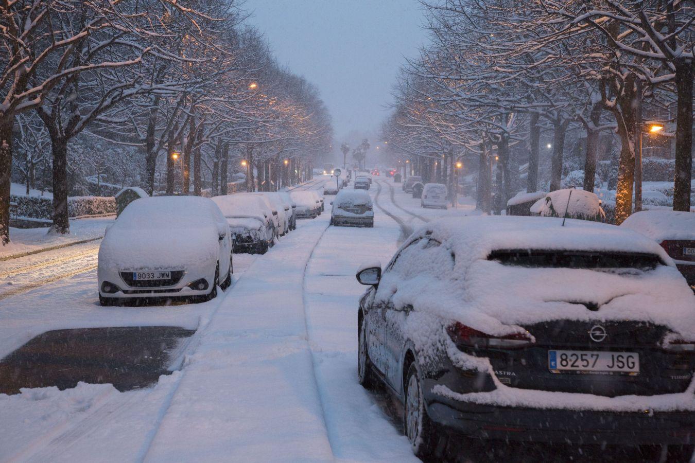 Las precipitaciones han generado muchos problemas de circulación a la vez que ha dejado bonitas estampas