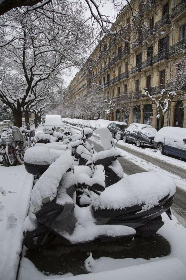 Las precipitaciones han generado muchos problemas de circulación a la vez que ha dejado bonitas estampas