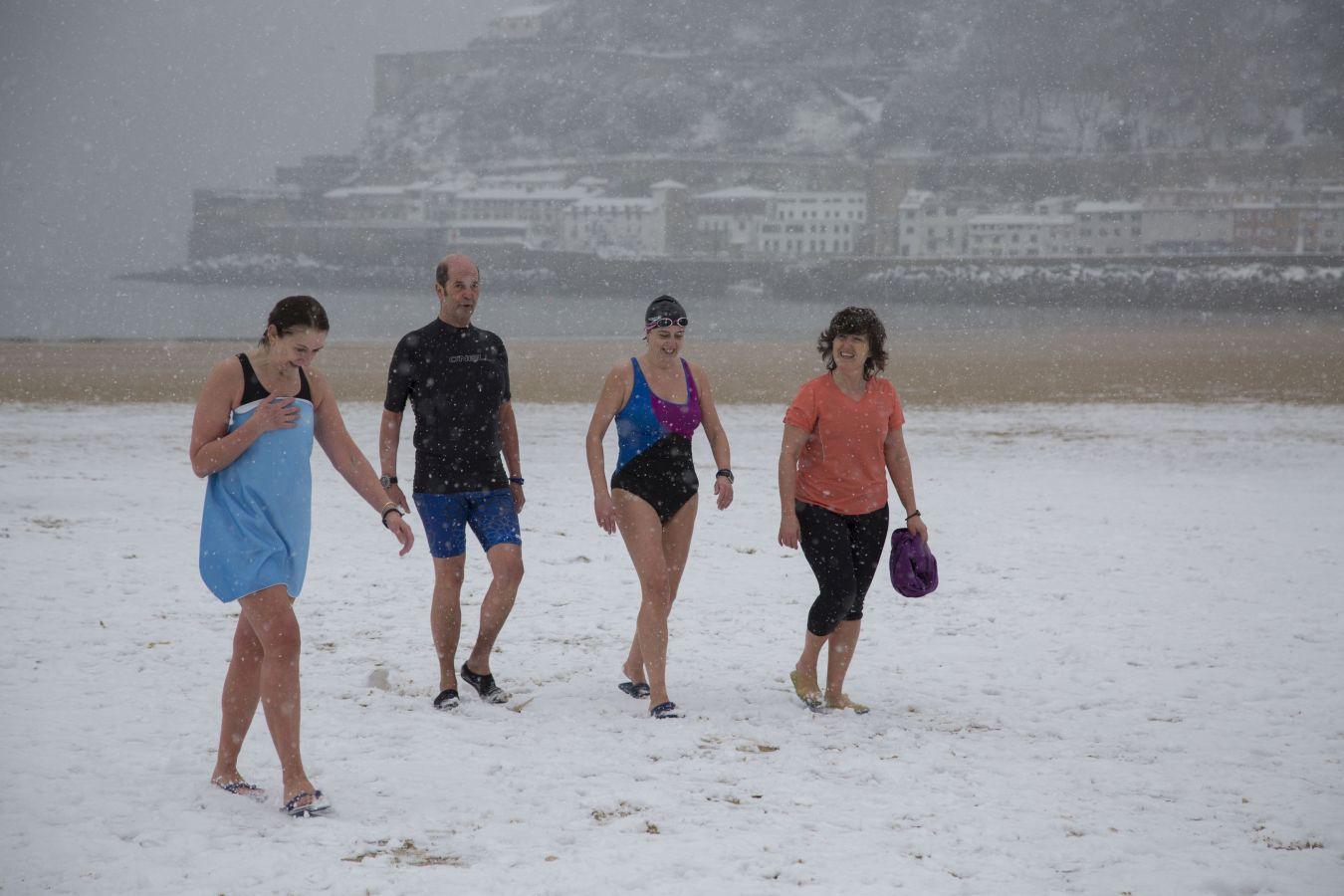 Las precipitaciones han generado muchos problemas de circulación a la vez que ha dejado bonitas estampas