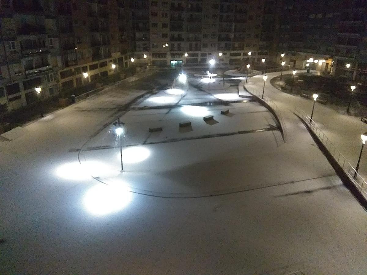 La nieve ha caído con intensidad en la capital guipuzcoana desde primera hora de la mañana