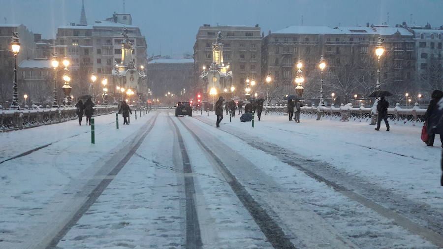 La nieve ha teñido de blanco la ciudad