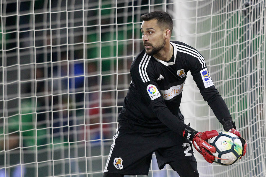 Moyá ha sido uno de los protagonistas del Betis - Real Sociedad con su debut como portero txuri-urdin