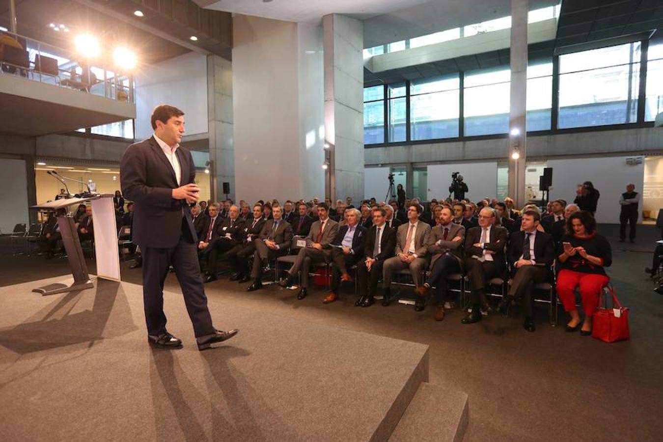 A la jornada ha asistido una nutrida representación de la vida económica y empresarial guipuzcoana y vasca