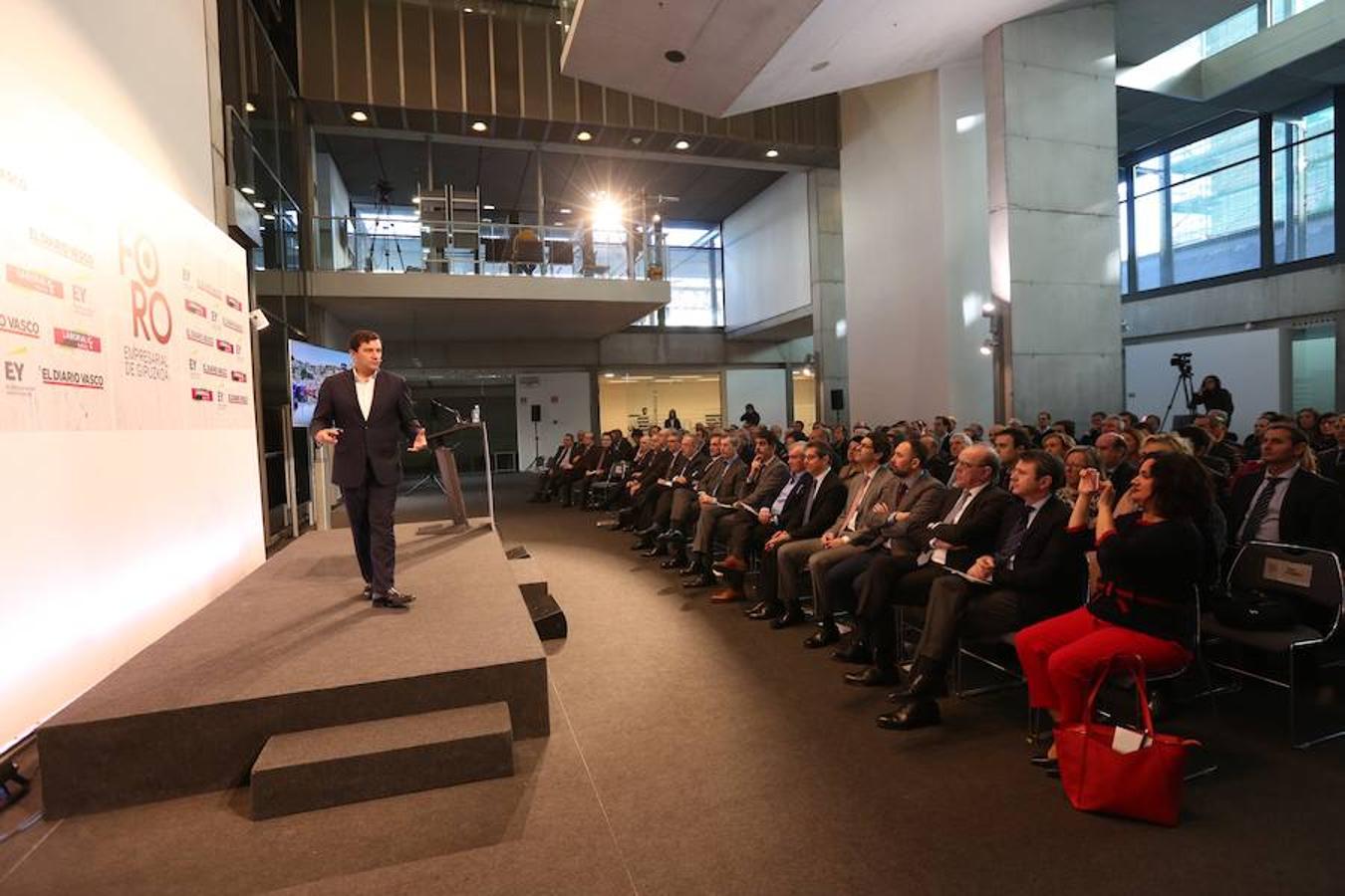 A la jornada ha asistido una nutrida representación de la vida económica y empresarial guipuzcoana y vasca