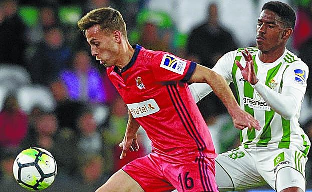 Faro. Canales, acosado por Junior, dirigió las acciones de ataque de la Real .