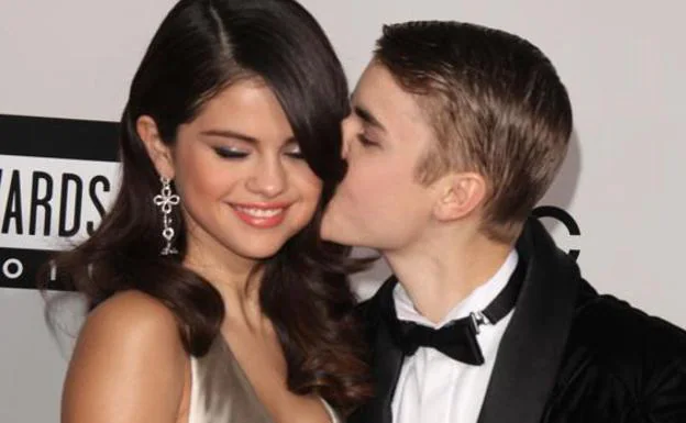 Selena Gómez hace oficial su relación con Justin Bieber