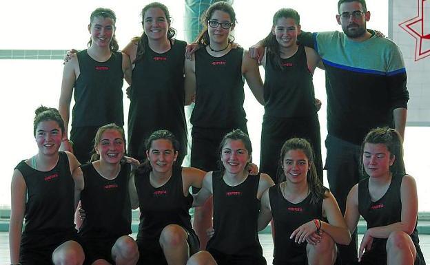 El equipo cadete femenino de baloncesto, que se ha estrenado esta temporada. 