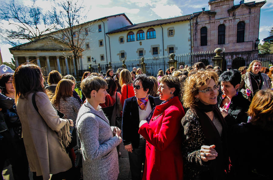 La casa de Juntas de Gernika acoge la segunda asamblea extraordinaria de mujeres electas para denunciar los techos de cristal a los que se enfrentan las mujeres.