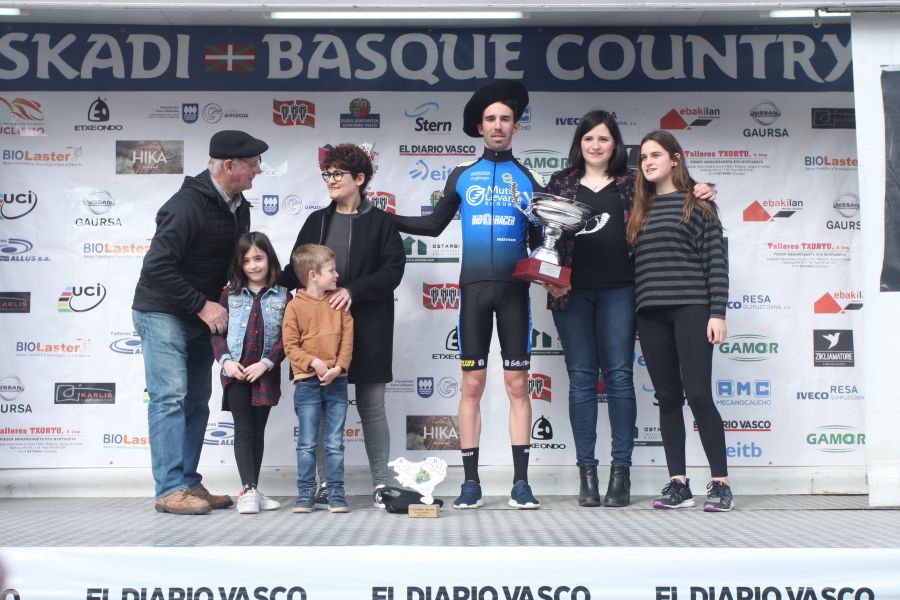 La XV Aiztondo Klasika ha reunido a lo mejor del ciclismo élite y sub23 en una prueba que se ha disputado entre Alkiza y Larrauls. Segunda cita de la Copa de España, es la primera prueba de esta competición que discurre por las carreteras de Gipuzkoa.