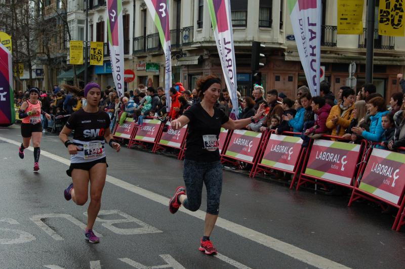 Una edición más la Lilatón resultó todo un éxito de participación con más de 6.050 inscritas de las cuales 5.240 tomaron la salida, 439 más que en 2017. Entre todas estas batalladoras mujeres se adjudicó la Txapela-Lilatón la donostiarra del Atlético SS Lorea Ayala que utilizó sus mejores armas de mediofondista para ganar la prueba en 18:07.