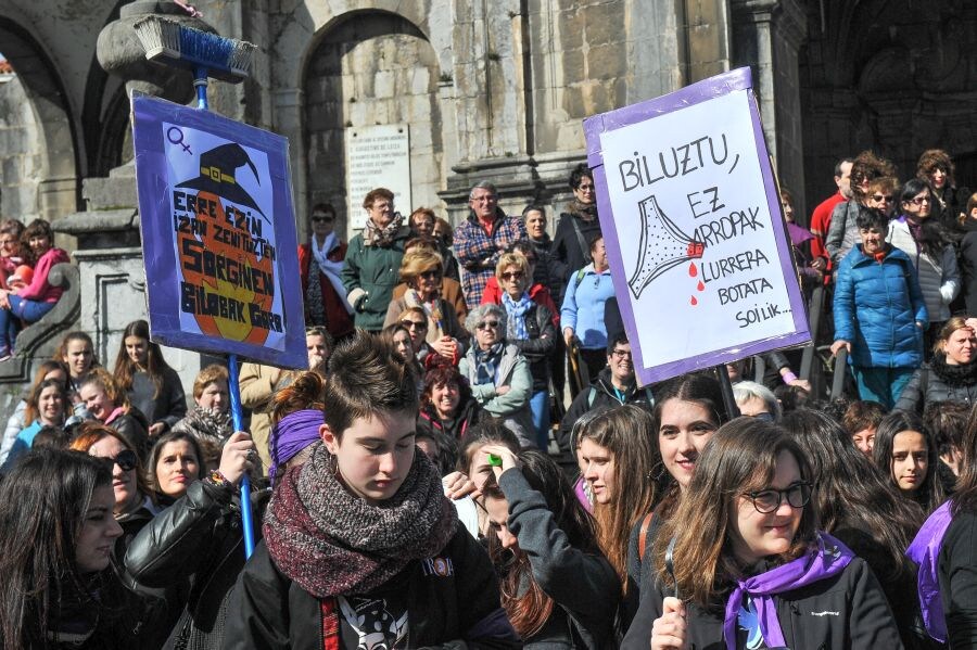 Las mujeres guipuzcoanas 'paran' hoy para renovar el impulso en la lucha por la igualdad. Paros, manifestaciones, actos reivindicativos se sucederán durante toda la jornada en diferentes localidades del territorio