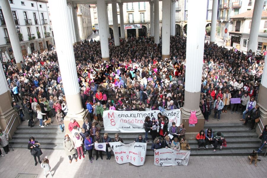 Las mujeres guipuzcoanas 'paran' hoy para renovar el impulso en la lucha por la igualdad. Paros, manifestaciones, actos reivindicativos se sucederán durante toda la jornada en diferentes localidades del territorio