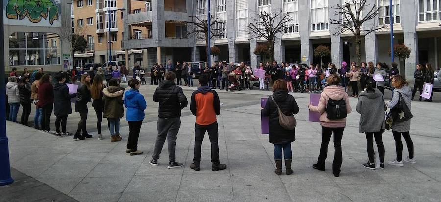 Las mujeres guipuzcoanas 'paran' hoy para renovar el impulso en la lucha por la igualdad. Paros, manifestaciones, actos reivindicativos se sucederán durante toda la jornada en diferentes localidades del territorio