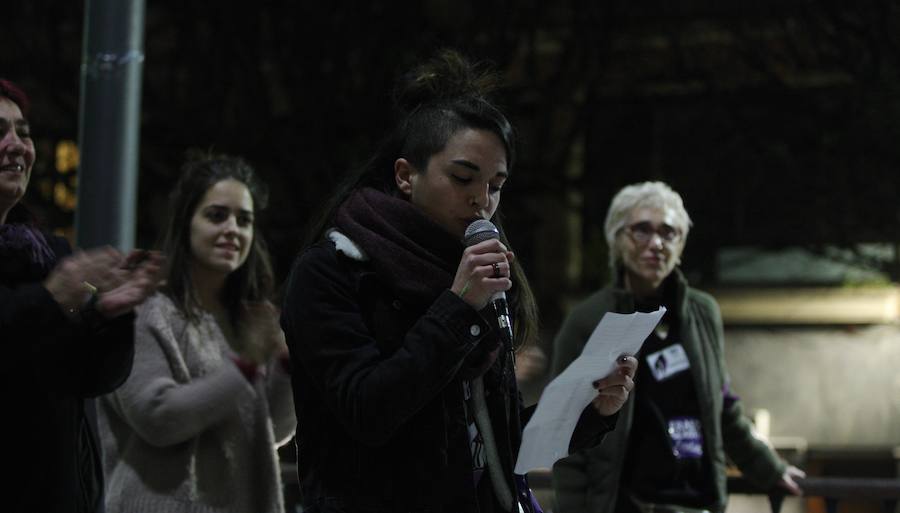 Miles de mujeres han salido a las calles de San Sebastián, Errenteria y otras localidades guipuzcoanas para pedir igualdad en una jornada calificada como histórica.