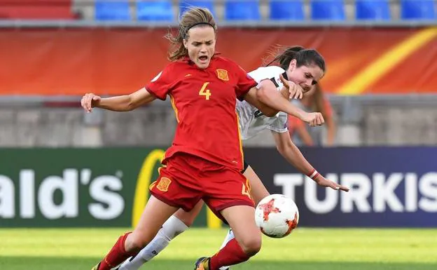 Irene Paredes, durante un partido con la selección española.
