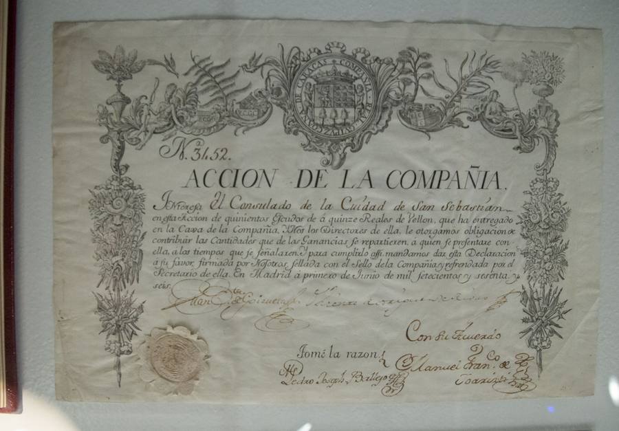 El Museo Naval de San Sebastián acoge, hasta el 30 de septiembre, la exposición temporal 'La búsqueda de la felicidad. La aportación vasca a la independencia de Estados Unidos. En la muestra se pueden ver diversos objetos, maquetas, armas, documentos y abundante material gráfico de época, tanto originales como reproducciones. 