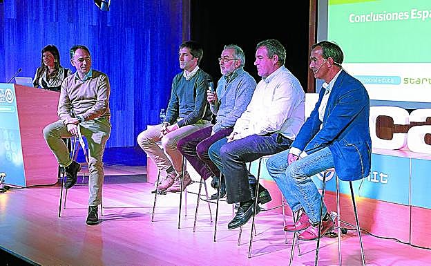 De izquierda a derecha, Uriondo, Pagalday, Aguirre, Eguren y Arranz, durante las conclusiones finales.