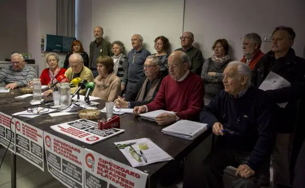 Rueda de prensa de la Plataforma de Asociaciones de Mayores de Gipuzkoa en San Sebastián