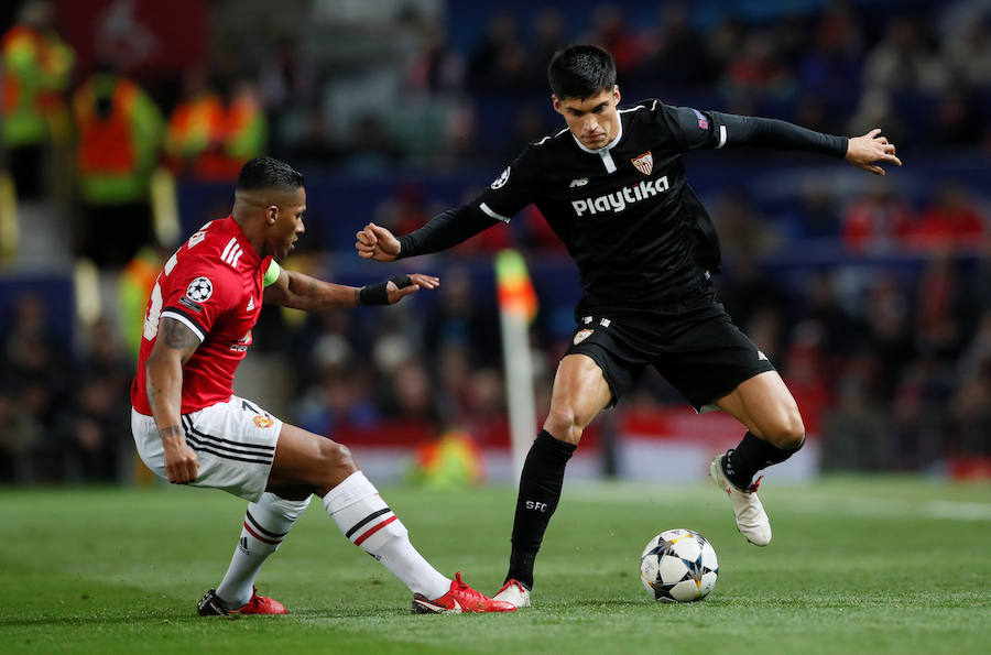 El Sevilla logró el pase a cuartos de final de la Liga de Campeones al imponerse por 1-2 al Manchester United en Old Trafford.