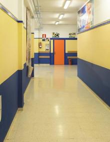 Imagen secundaria 2 - Tres aspectos del colegio Samaniego, de Tolosa, una escena que se ha repetido este miércoles en otros muchos centros guipuzcoanos