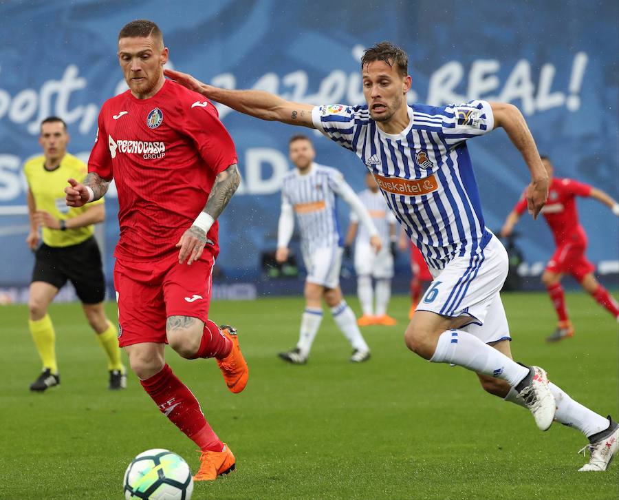 Partido bajo la lluvia en Anoeta entre la Real Sociedad y el Getafe