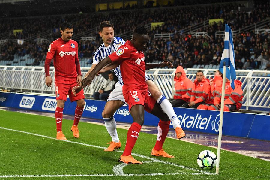 Partido bajo la lluvia en Anoeta entre la Real Sociedad y el Getafe