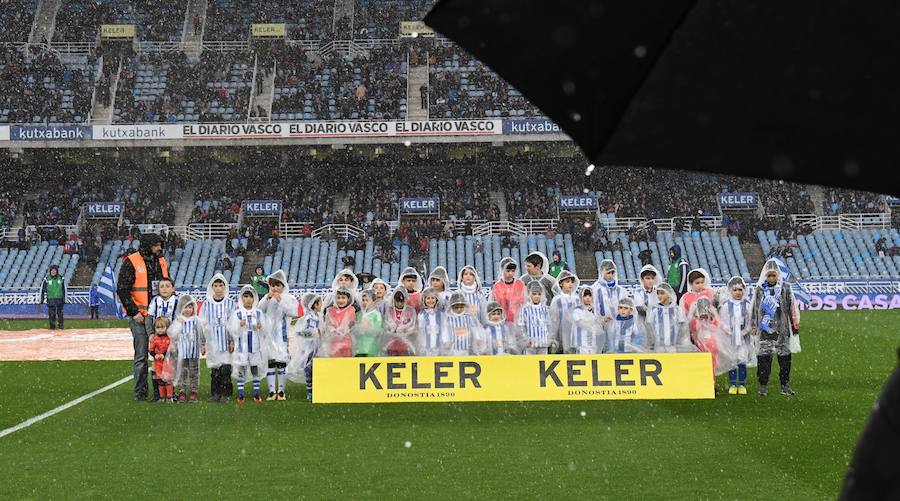 Partido bajo la lluvia en Anoeta entre la Real Sociedad y el Getafe