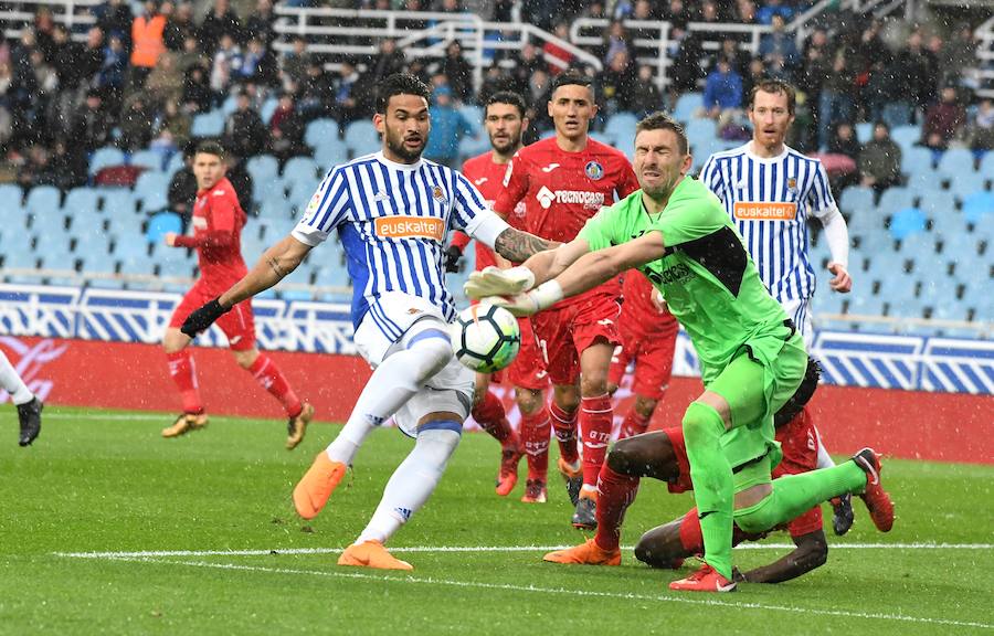 Partido bajo la lluvia en Anoeta entre la Real Sociedad y el Getafe
